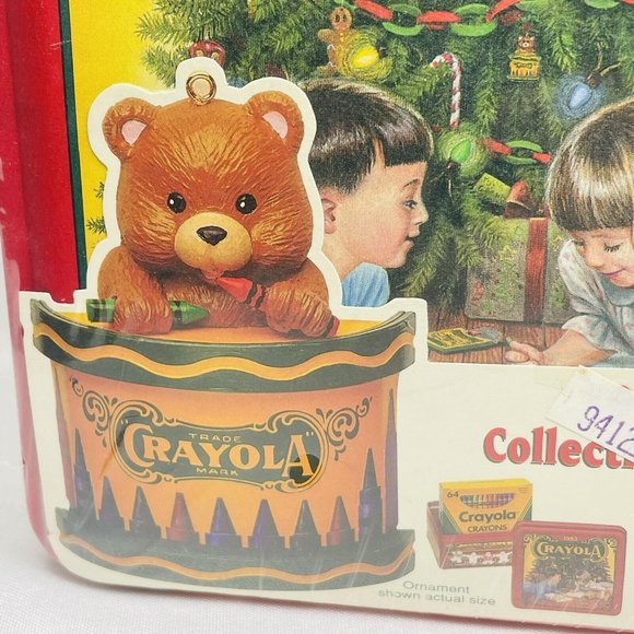 Crayola Collectible Vintage Tin, 64 Crayons  & Exclusive Bear Christmas Ornament - Picture 3 of 11